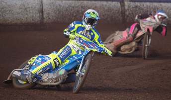 Captain Kyle leads Carl Wilkinson, heat 6