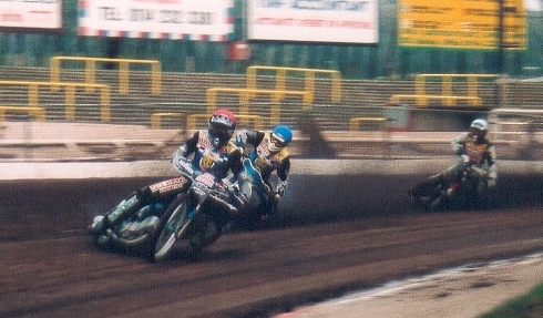 Robbie leads, bend 3 lap1