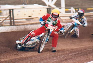 Ray Morton leads Ricky Ashworth, heat 3