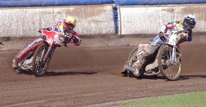 Emiliano & Ricky lead heat 6