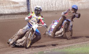 Ricky keeps Josh at bay in heat 6